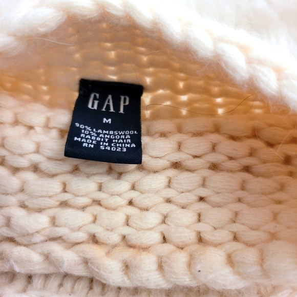 Adorable Gap sweater - Picture 2 of 5